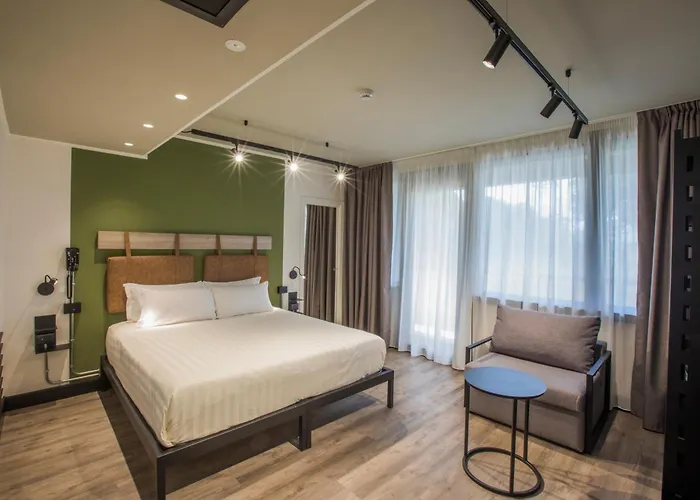 Hotel Mercure Cinecitta 4*