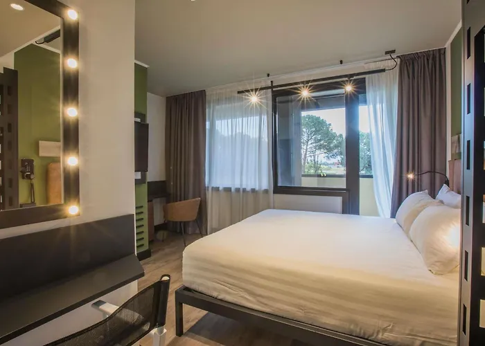 Mercure Cinecitta 4*